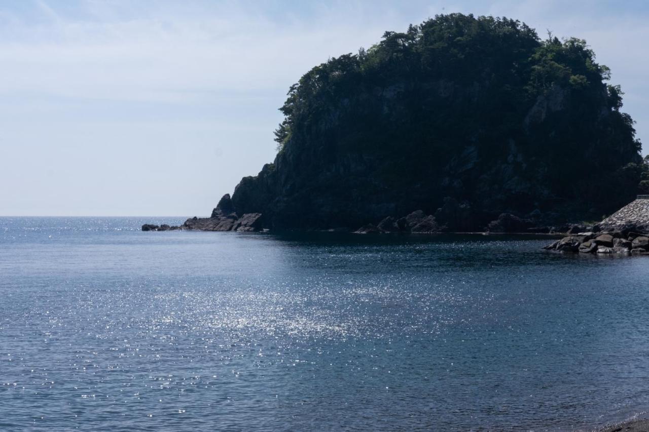 Hotel Retreat佐渡風島 グランピング- Self Check-In Only à Sado Extérieur photo