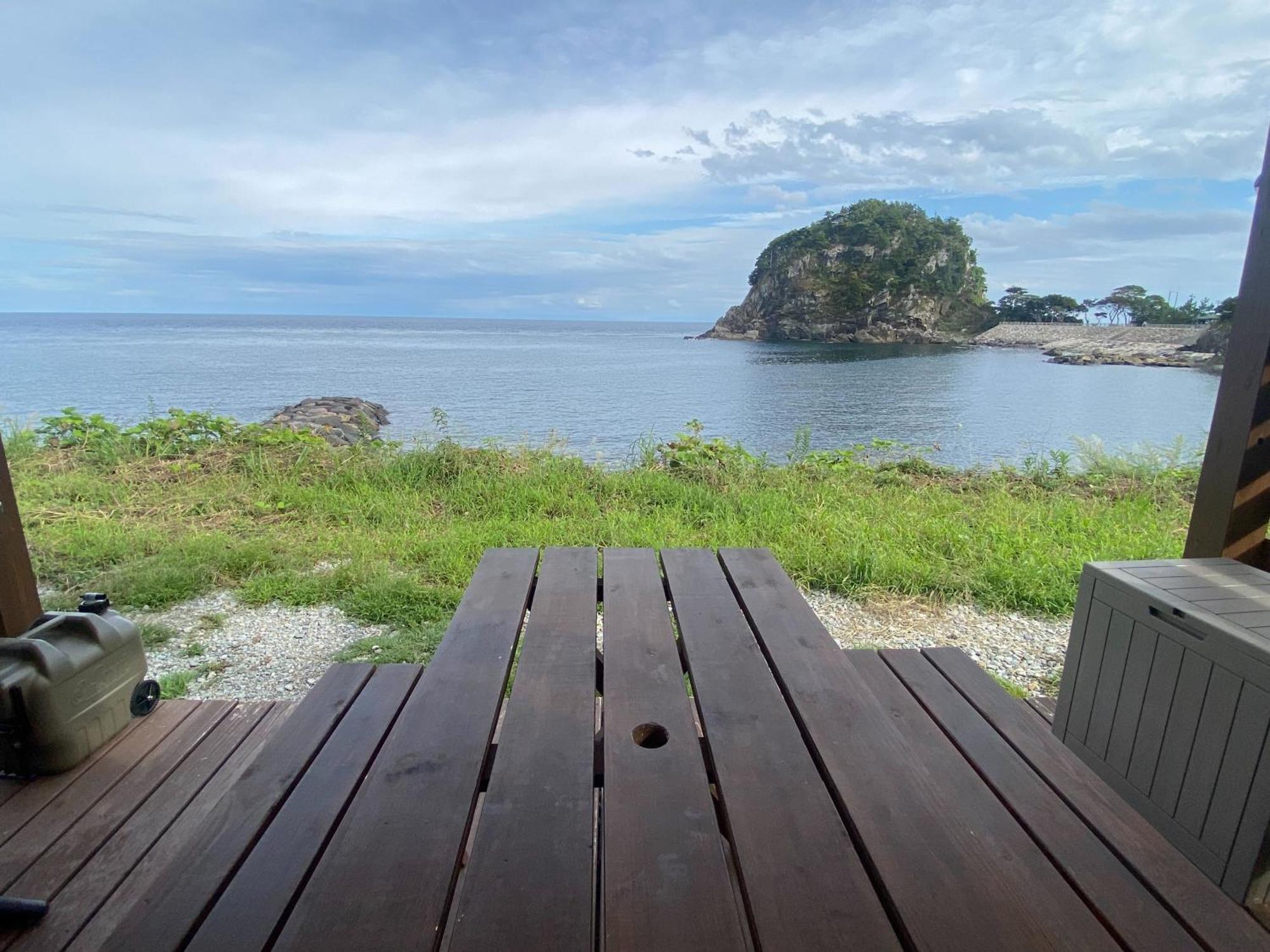 Hotel Retreat佐渡風島 グランピング- Self Check-In Only à Sado Extérieur photo